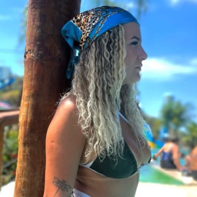 euuvivianne's profile picture. Prosperidade eu sou a lei da atração. ✨🍀