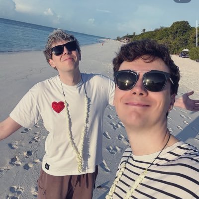 dnpvakarian's profile picture. THEY/THEM - 28yo - 💙💜🩷 - 13th doctor lover - dan & phil basically raised me - occasional yellowjackets posting - mass effect brainrot - turian enjoyer - 18+