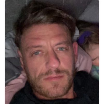 Wazza_1981's profile picture. I'm only a paper boy from the north west.. but I can scrub up well in my Sunday best..#liamfray