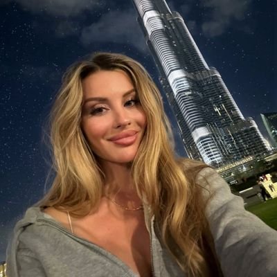 StarGlw1's profile picture. I'm a caring and honest lady l'm a billionaire from wealthy family I came here to help the poor any situation send me direct message now if you need help