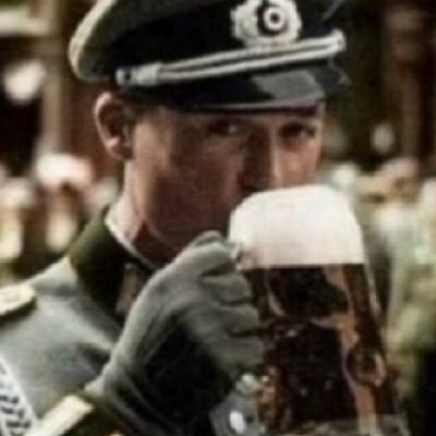 AlbinoRhinoFren's profile picture. 