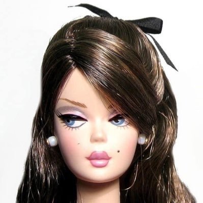 xlvrg's profile picture. Empty room, quiet soul.