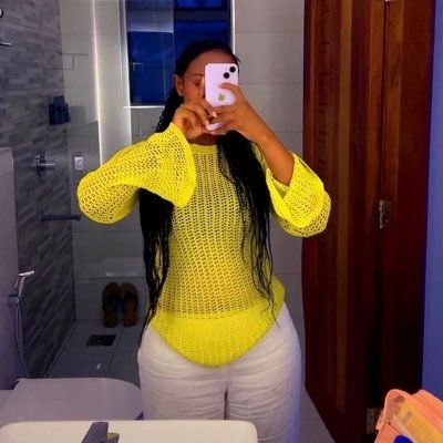 thisiskinsea's profile picture. Confidence is quite, mystery is loud