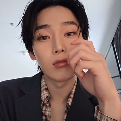 _WhiteDimension's profile picture. 𝘒𝘐𝘔 𝘚𝘜𝘕𝘖𝘖 🔛🔝  | engene - baragi | รักพี่โซ่ไม่เจ็บเลยสักวัน ⛓️