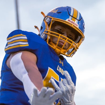 charlesnils_'s profile picture. WHS 27'// 6'1, 245^ DL/OL (4.3 GPA) 565 Squat // charlie.nilsen@icloud.com ✉️(240-549-3477)