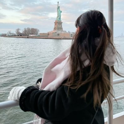 Elizabeth696T's profile picture. 