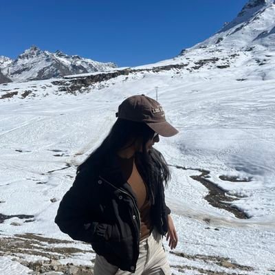 AmitaSi37681999's profile picture. Chandler Bing.