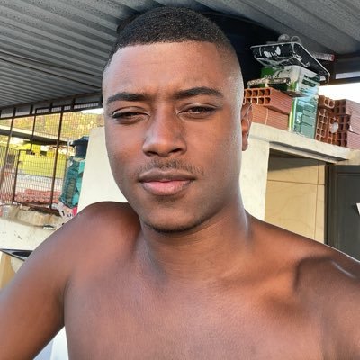 Carioca - RJ📍🌴 | Apaixonado pelo carnaval @mangueira_oficial 🎭 | Ritmista do @imperioserrano 🥁 | Aux. De perícia criminal militar🕵🏾