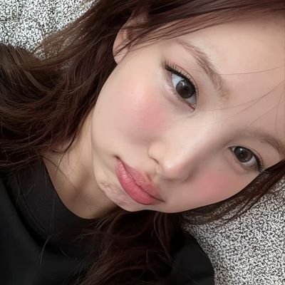 carrenve's profile picture. twice | azralph