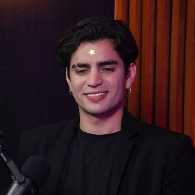 harryhistory1's profile picture. #TPWK  

ot4 

 /fan account/ fan de Aaron Mercury 🐺