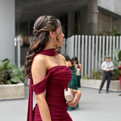 MaryJezz_'s profile picture. Escribo libros y estudio medicina, a veces lo mezclo y sale algo bueno 🤍