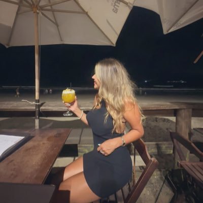 melinashilengo9's profile picture. Contadora Pública - Solo porque no puedes ver una estrella no significa que haya parado de brillar💫