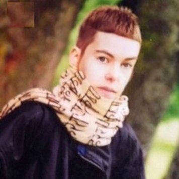 ysachris's profile picture. @coldplay 🌻 Chris gave me peace of mind and trust & his purple #lovebutton Together we made the #LHandSign✋ 🎶 La musique est l'aliment de l'amour💞 Filip🍓 🤘