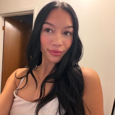 itspradalove's profile picture. wanna see more of meeeeee ? 🔗