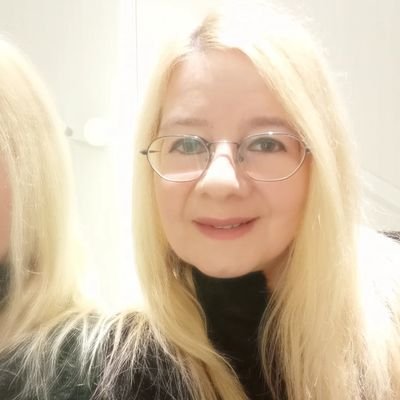 ElisaCuccolo's profile picture. Biblioteca, libri, musica, fotografia, animali, cinema ❤️ Avrei potuto accontentarmi, ma è così che si diventa infelici. Bukowski ❤️📚🎶🌊🌹💞🐾