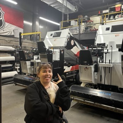 slafcutesky's profile picture. love watching men screaming on stage and also men balancing on thin blades on ice