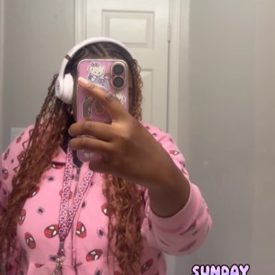 onmykneesfory0u's profile picture. 🏳️‍🌈🖤