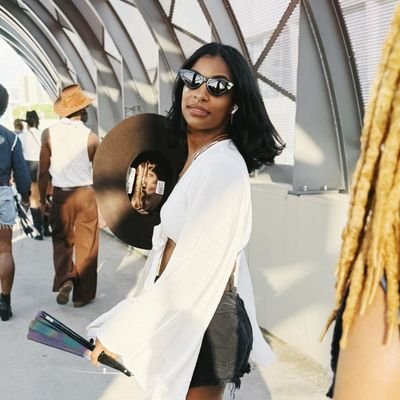 MDNIROB96087152's profile picture. Foodie, lover of art, design, tech, travel, spirituality and all that hippie shit