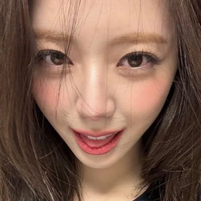 boyslikeyuna's profile picture. 