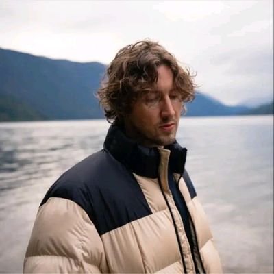 deanlewismus1's profile picture. presave enjoy it while it lasts 🏔️