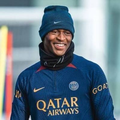 labouzzzzze's profile picture. le paris saint germain a 𝙘𝙝𝙖𝙣𝙜𝙚 ma vie