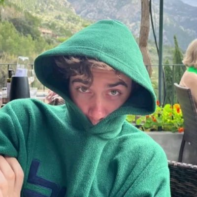 bervettel5's profile picture. 51633🦊