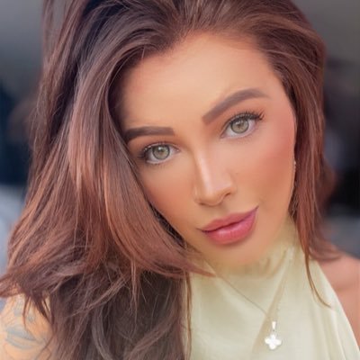 dih_sousaS's profile picture. Preciso de ar puro pra respirar, algo que lave minha alma.. 🕉