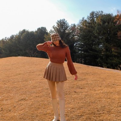 Ellafdr's profile picture. Some mornings just taste like vanilla latte ☕️✨