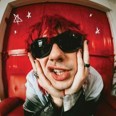 lei_mgc's profile picture. 𝙬𝙝𝙚𝙣 𝙤𝙪𝙧 𝙛𝙞𝙣𝙜𝙚𝙧𝙨 𝙩𝙤𝙪𝙘𝙝, 𝙄 𝙛𝙚𝙚𝙡 𝙢𝙮 𝙬𝙖𝙮 𝙗𝙖𝙘𝙠 𝙝𝙤𝙢𝙚 🥀