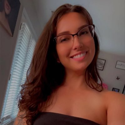 tinatina3789's profile picture. 