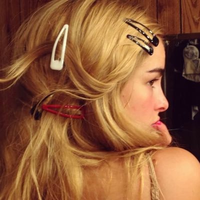 imanitwt's profile picture. annoying ass girl