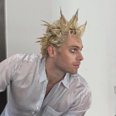 motionshakes's profile picture. rachel zegler said she loved me ꨄ