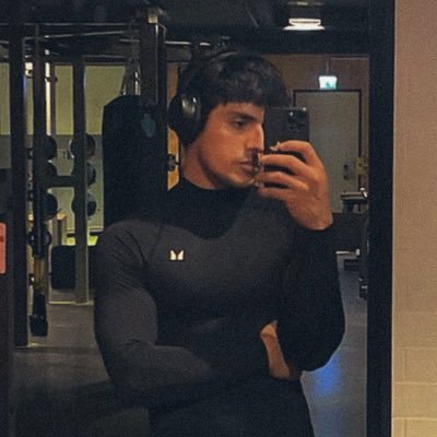 laaflavme's profile picture. feels like the life i need is a little distant.