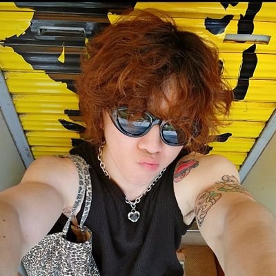 eijikshark's profile picture. me vira de ponta cabeça, me faz de gato e sapato