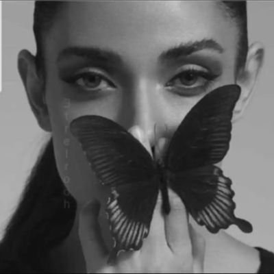 abeer21142's profile picture. سمانى أبوي اسم بدايته عين العين رمزالهيبةاللى 🦋🌺ما تقلد
لا حضرت مقامي يملا الكان ود ومحبة ولامني اقفيت صمتي يحكي العز ويتردد❤️