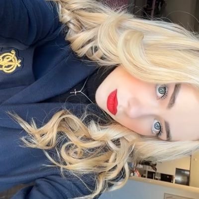 witchyemmy's profile picture. 𝙸𝚝 𝚠𝚊𝚜 𝚊 𝚜𝚞𝚗𝚋𝚎𝚊𝚖 𝚊𝚖𝚘𝚗𝚐 𝚊𝚗 𝚘𝚌𝚎𝚊𝚗 𝚘𝚏 𝚍𝚊𝚛𝚔𝚗𝚎𝚜𝚜