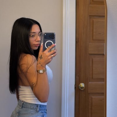 blleby's profile picture. 👩🏻‍💻