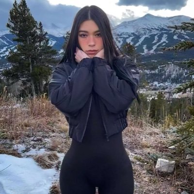 Aishahsofeyj's profile picture. 