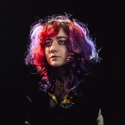 Xneyon's profile picture. She/they 🏳️‍🌈 cosplayer/streamer/screenwriter/jack of all artistic trades/ that one girl who is always carrying a polaroid