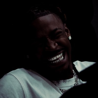 slesblenig's profile picture. Aut viam inveniam aut faciam.
Vanitas vanitatum.