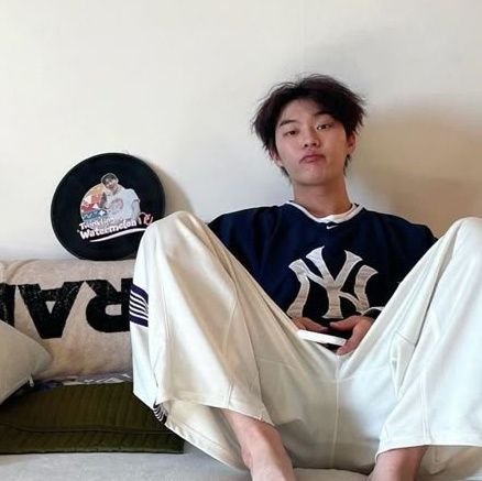 sieunslov's profile picture. ✨ The morning will come again. No darkness, no season is eternal.
✨