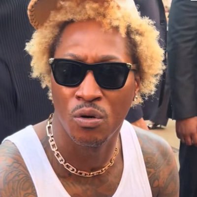 livinwildxo's profile picture. raver 🦇