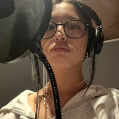 actspretty's profile picture. insider & girlset