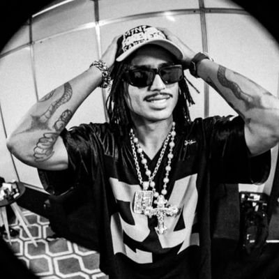 unstabletue's profile picture. Deus guia o guidão, tira do caminho ruim.