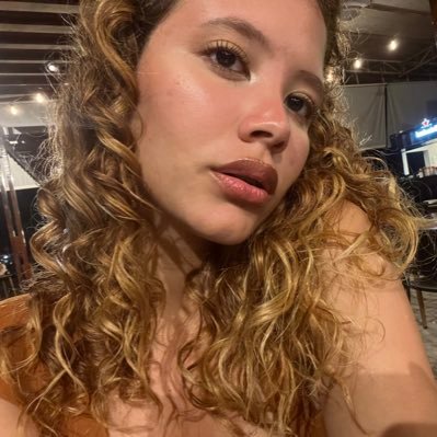 blondandevil's profile picture. vento solar e estrelas do mar