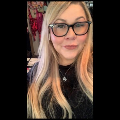 GinaluvzNYY's profile picture. Nurse by day. 🩺 Cupcake fanatic by night.🧁Yankees fan always.⚾️💙 Charles M. Schulz is a hero 💛🖤🤍#Yankees #Cupcakes #MariahsMom #KevinDawsonPinedo 🐶