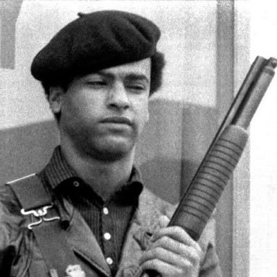 davisantanaaaa's profile picture. marxista, autista, filho de obaluae e fã do jorge ben