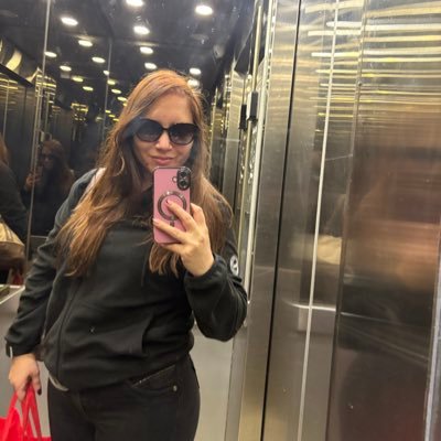 pazipazitaaa's profile picture. Mi Twitter, mi diario de vida . Colo - Colo 🤍🖤🤟 . Amante de los atardeceres 🌅 la luna 🌓 el invierno ❄️ y el mar 🌊