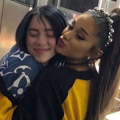 twicelett3rs's profile picture. ✩ ° ｡⋆⸜ ⌗ 🎧 ✮