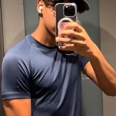 hixshna's profile picture. 